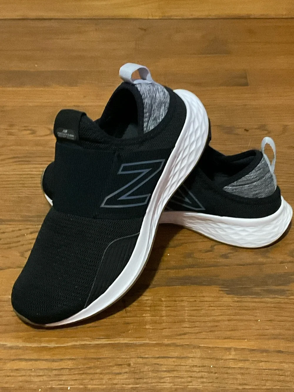 NEW BALANCE BLACK/WHITE ROAV DECON FRESH FOAM SNEAKER.LIKE NEW! MEN’S 10.